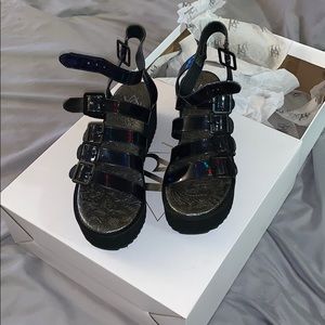 YRU BLACK/HOLO OASIS PLATFORMS SIZE 7
